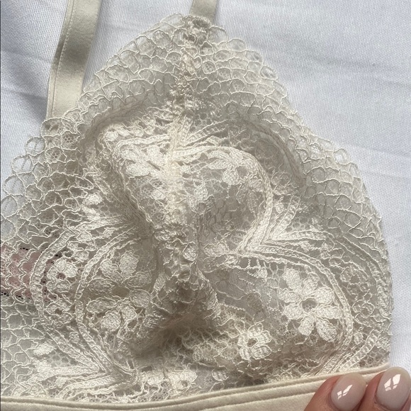 Victoria’s Secret Cream Lace Bralette - Picture 2 of 4